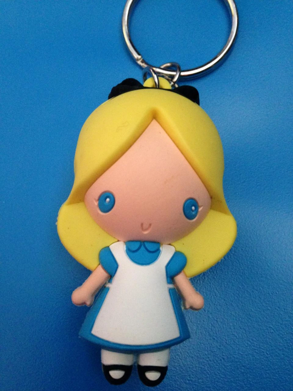 Porte clés disney disneyland paris : Alice au pays des merveilles en relief 3D